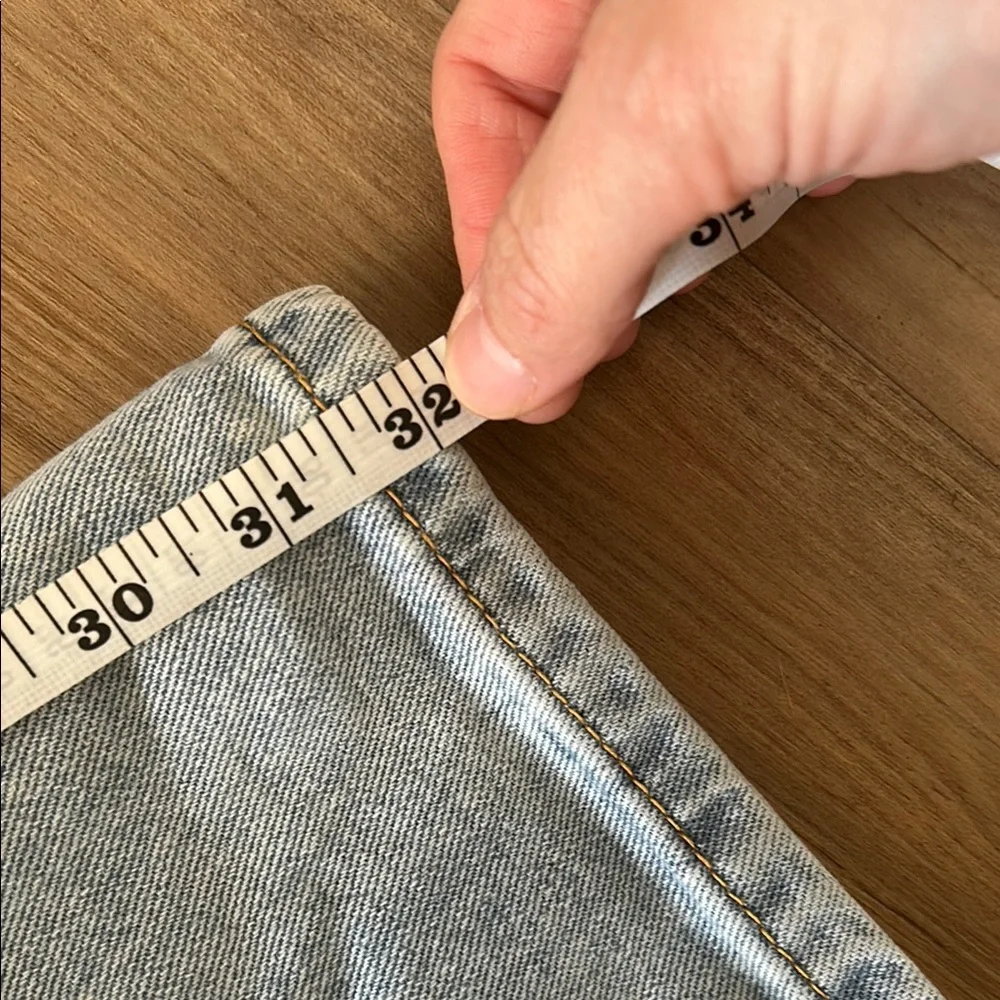 Light Blue Straight Leg Jeans with Classic Denim Wash - Picture 5 of 5